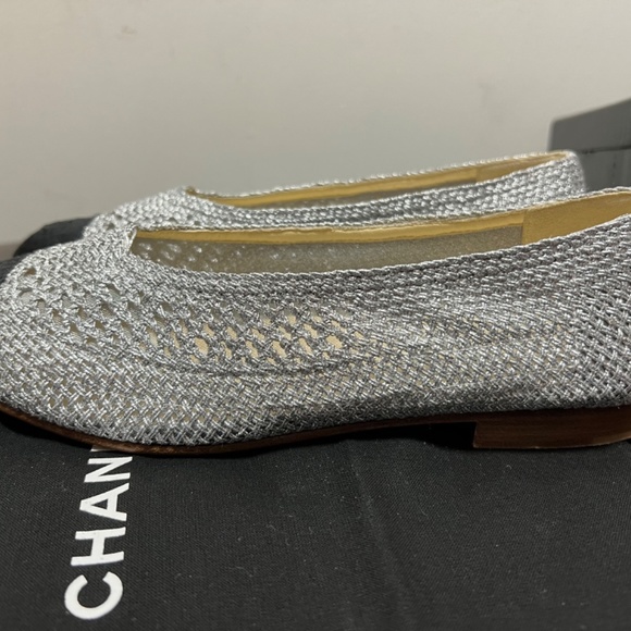 Chanel Ballet flats, silver fabric with black grosgrain toe, size 38.5 - Picture 4 of 7